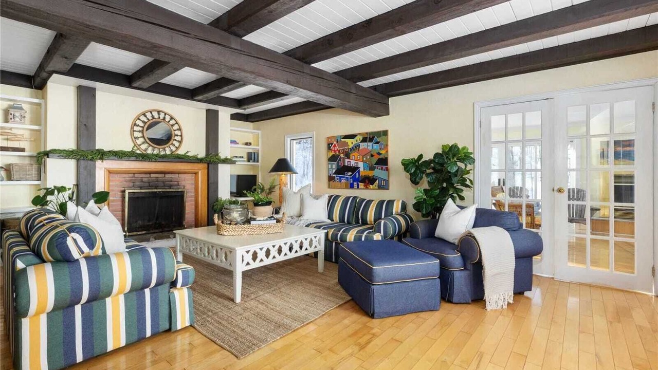 Photo of Livingroom in Ryerson