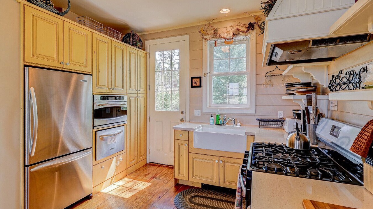 Photo of Kitchen in Warm Springs