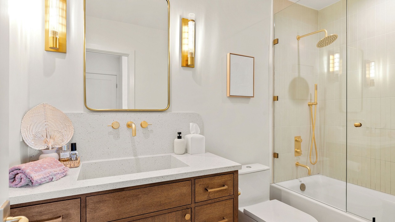 Photo of Bathroom in Oxnard Shores