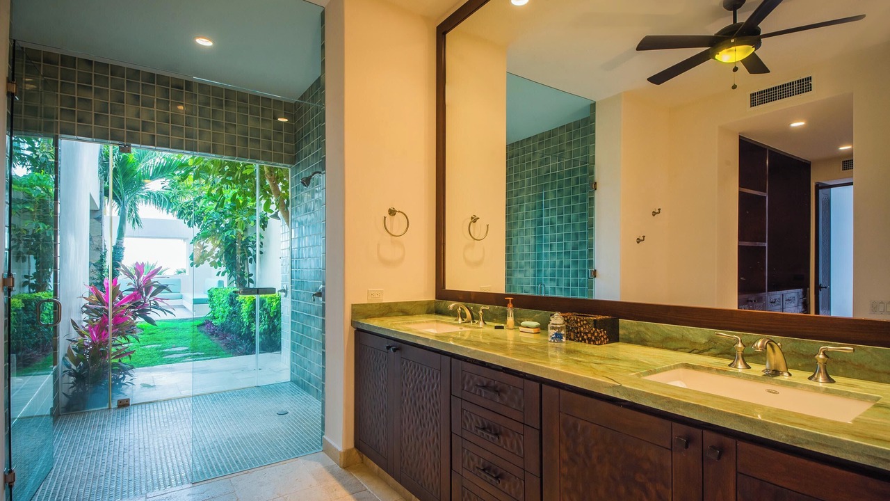 Photo of Bathroom in Buzzards