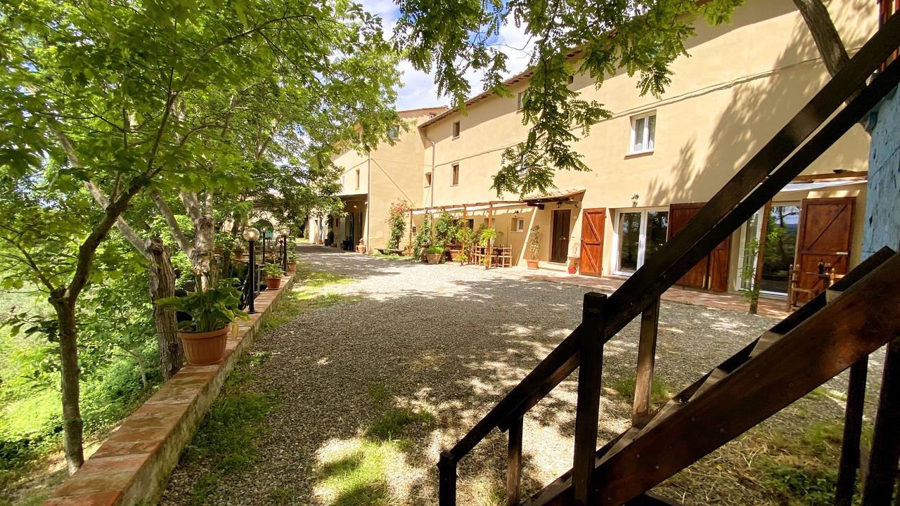 Photo of Outdoor in Lari