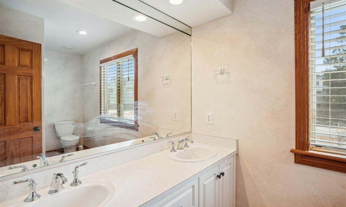 Photo of Bathroom in Monteray Shores