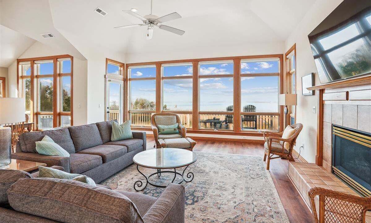 Photo of Bedroom in Monteray Shores