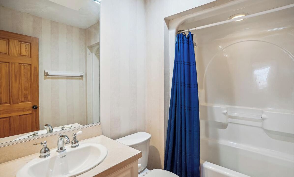 Photo of Bathroom in Monteray Shores