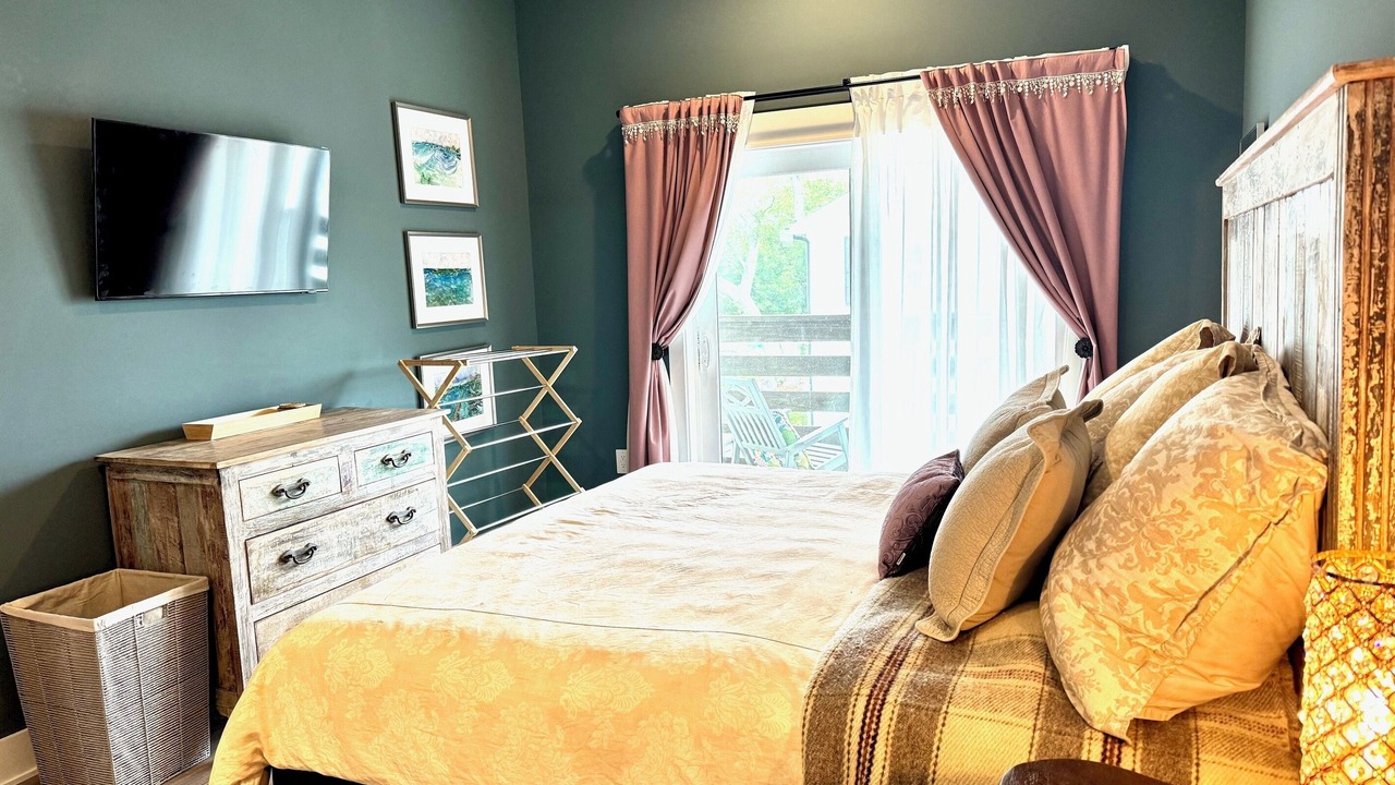 Photo of Bedroom in Corolla Light
