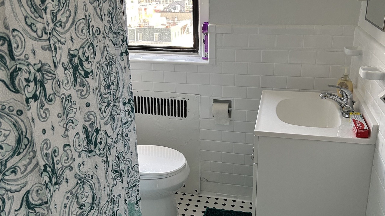 Photo of Bathroom in Cardozo