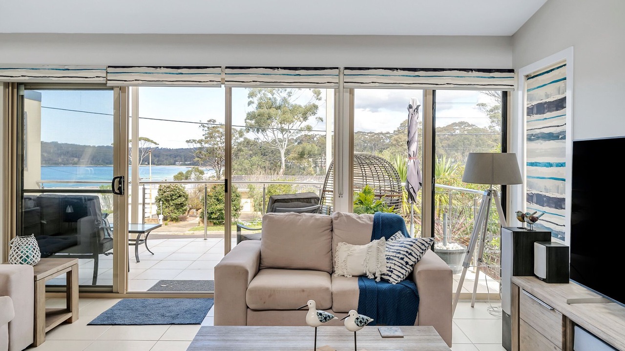 Photo of Livingroom in Denhams Beach
