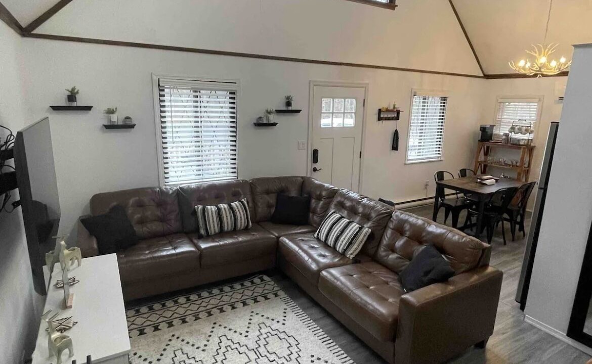 Photo of Livingroom in Tobyhanna