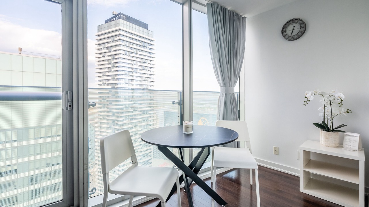 Photo of Livingroom in Toronto Entertainment District