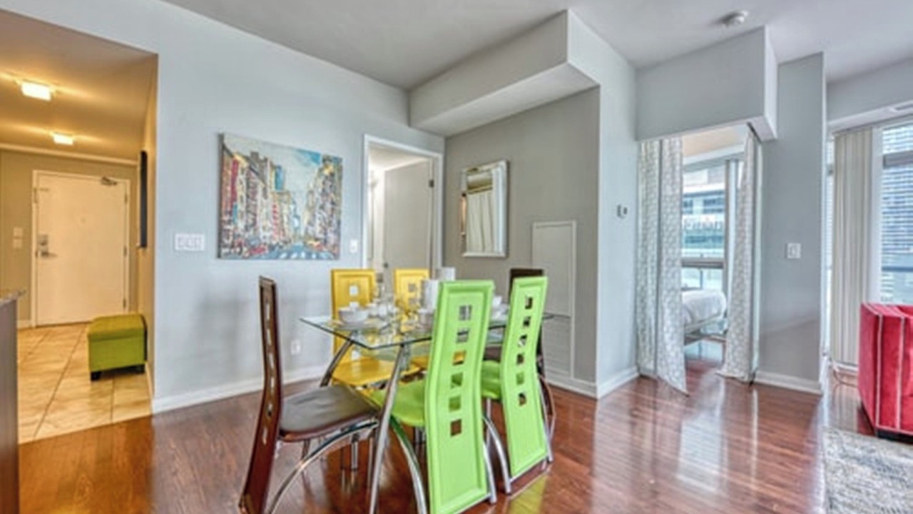Photo of Livingroom in Toronto Entertainment District