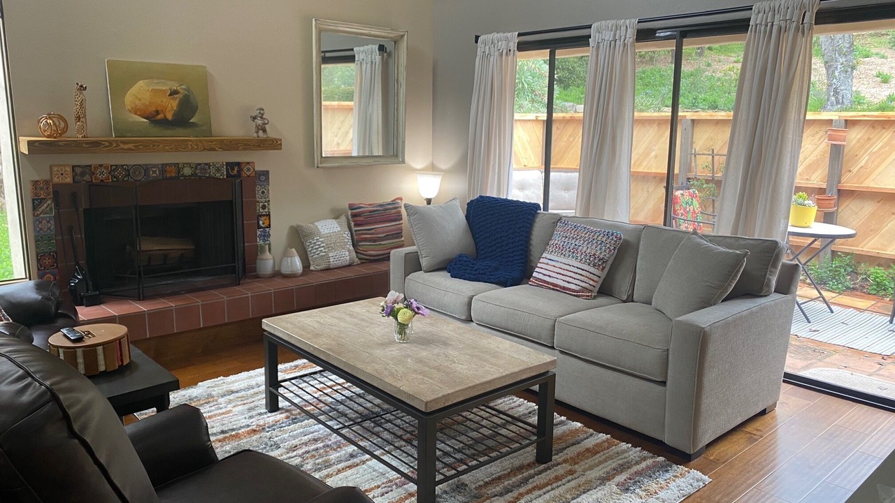 Photo of Livingroom in Meiners Oaks