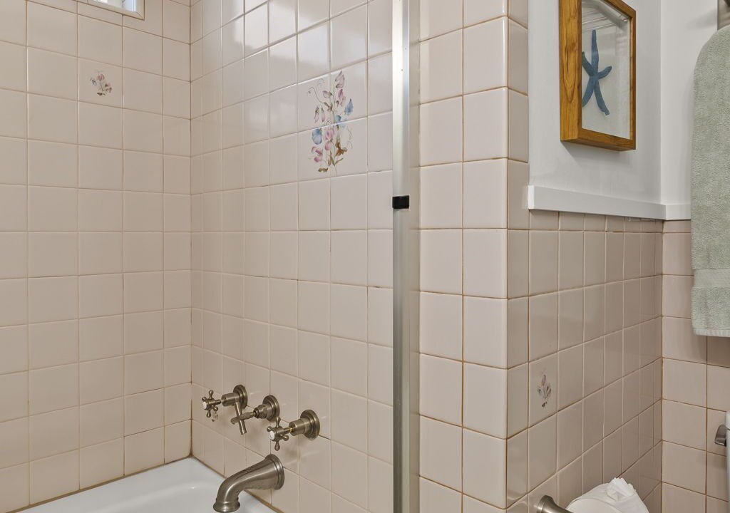 Photo of Bathroom in Faria Beach