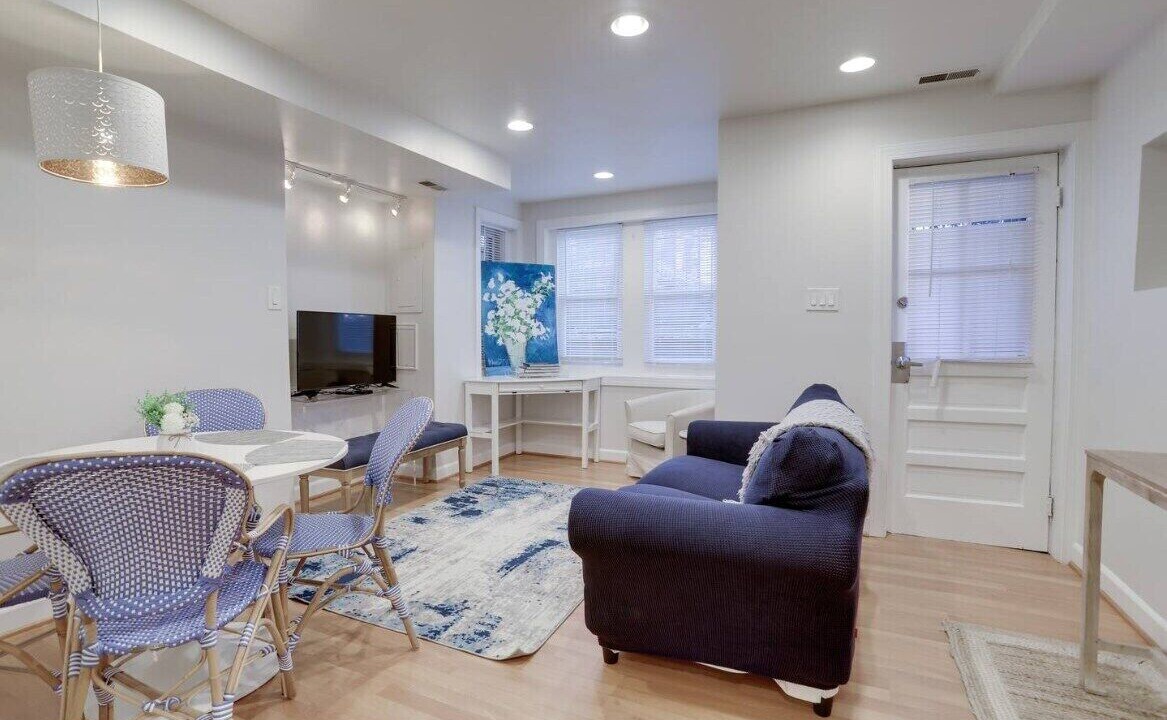 Photo of Livingroom in U Street Corridor