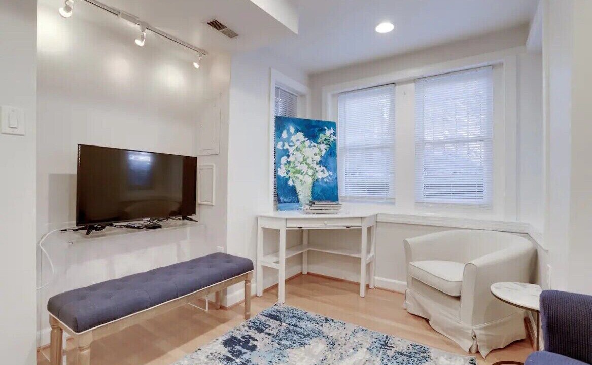 Photo of Livingroom in U Street Corridor