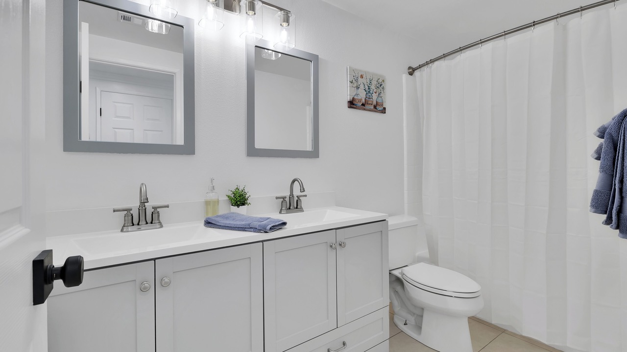 Photo of Bathroom in Thousand Oaks