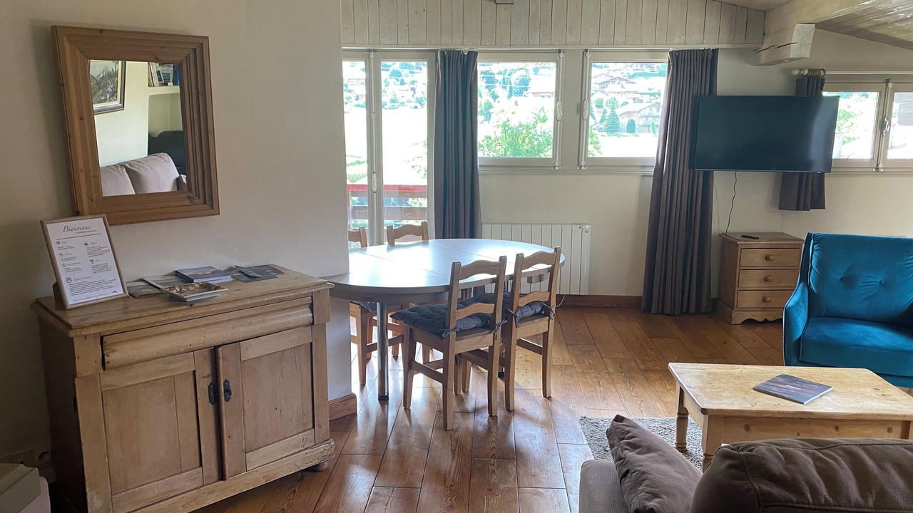 Photo of Livingroom in Demi-Quartier