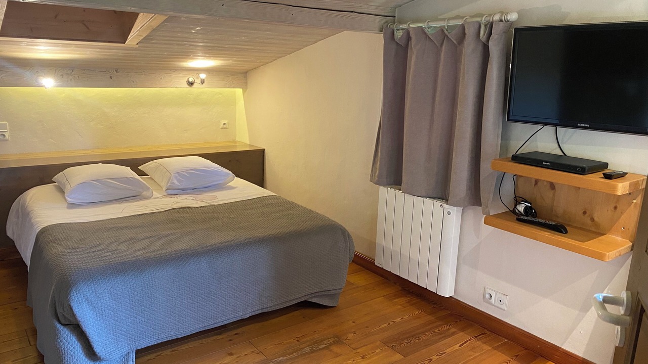 Photo of Bedroom in Demi-Quartier