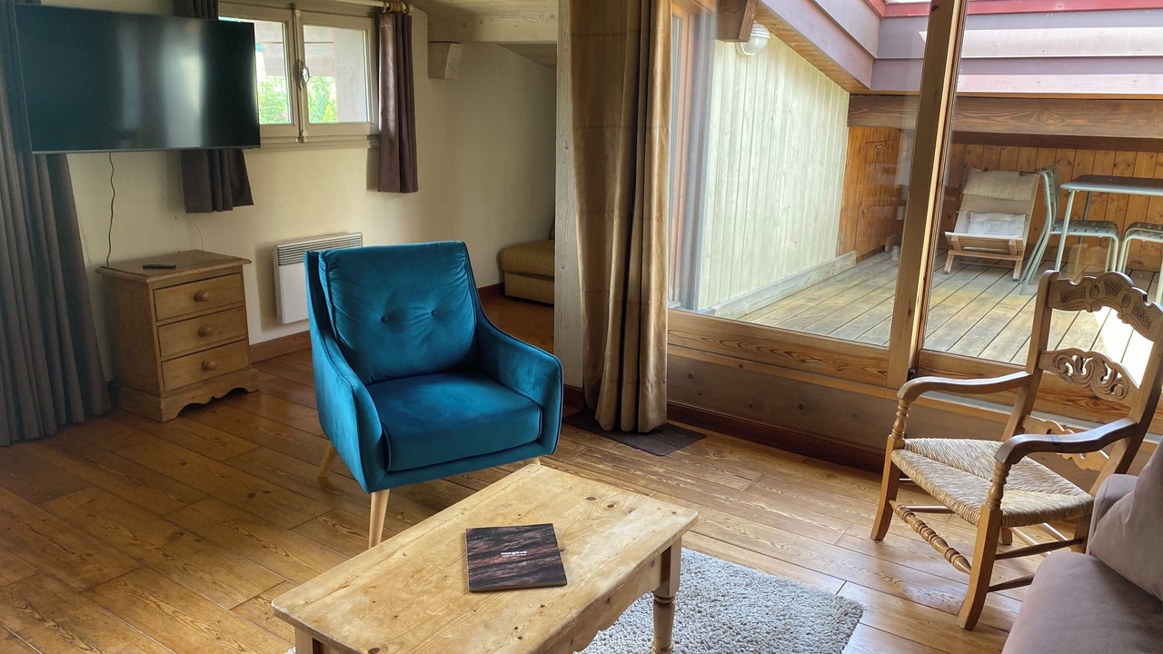 Photo of Livingroom in Demi-Quartier