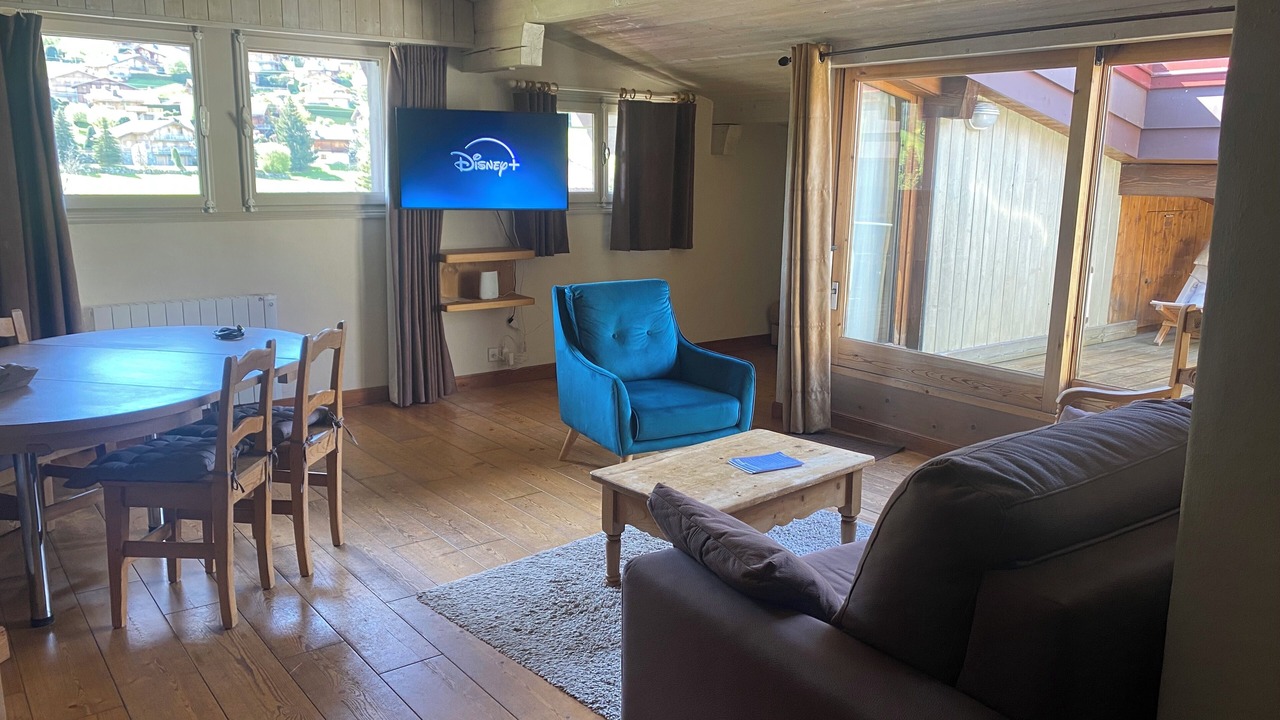 Photo of Livingroom in Demi-Quartier