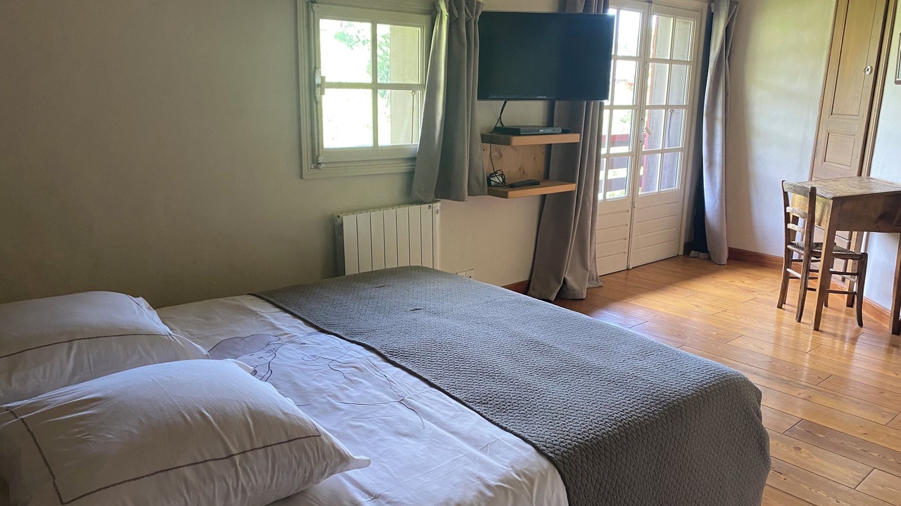 Photo of Bedroom in Demi-Quartier