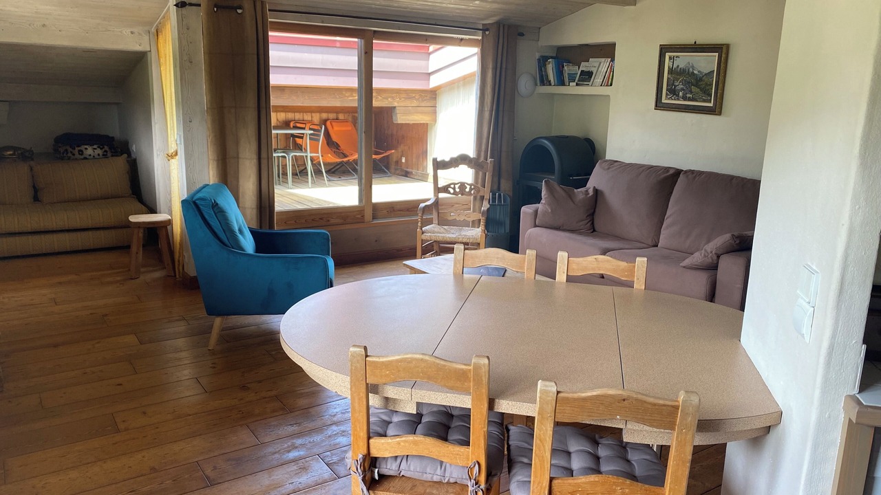 Photo of Livingroom in Demi-Quartier