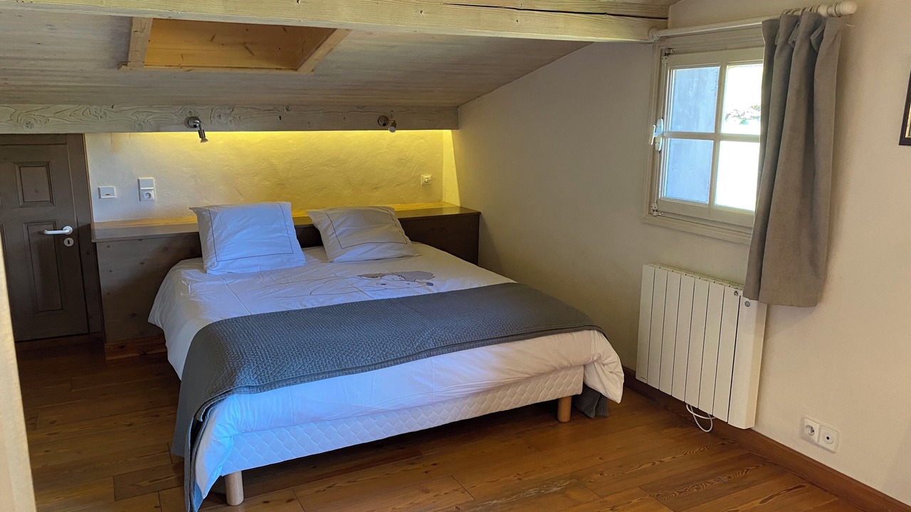 Photo of Bedroom in Demi-Quartier