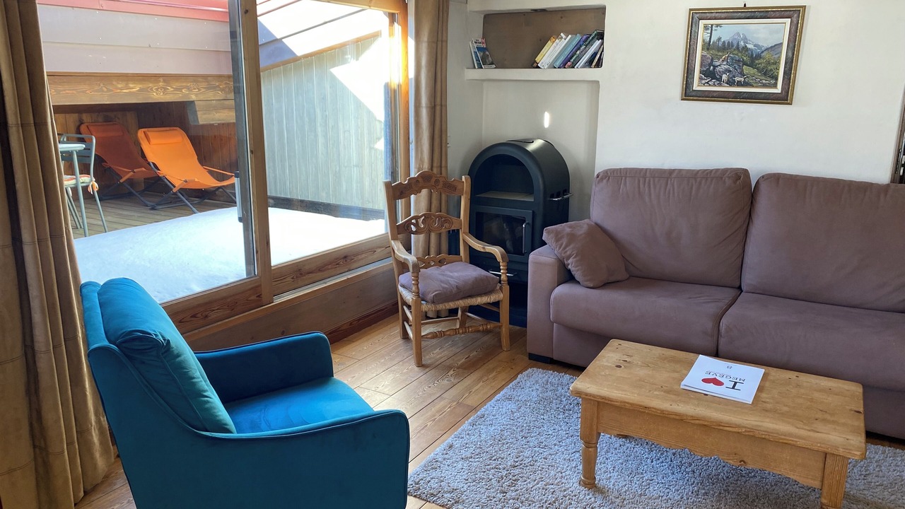 Photo of Livingroom in Demi-Quartier