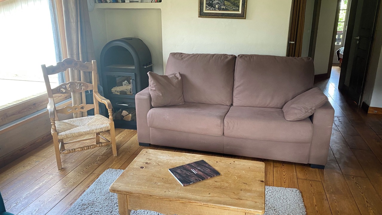 Photo of Livingroom in Demi-Quartier