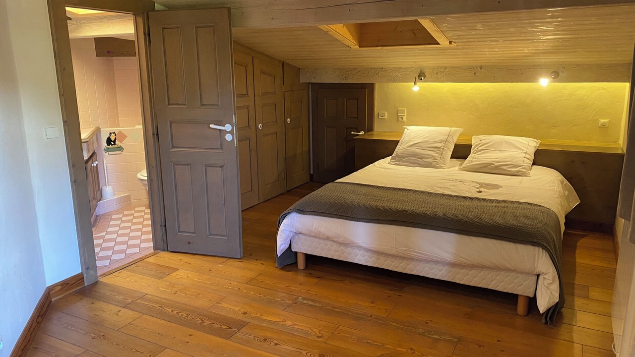 Photo of Bedroom in Demi-Quartier