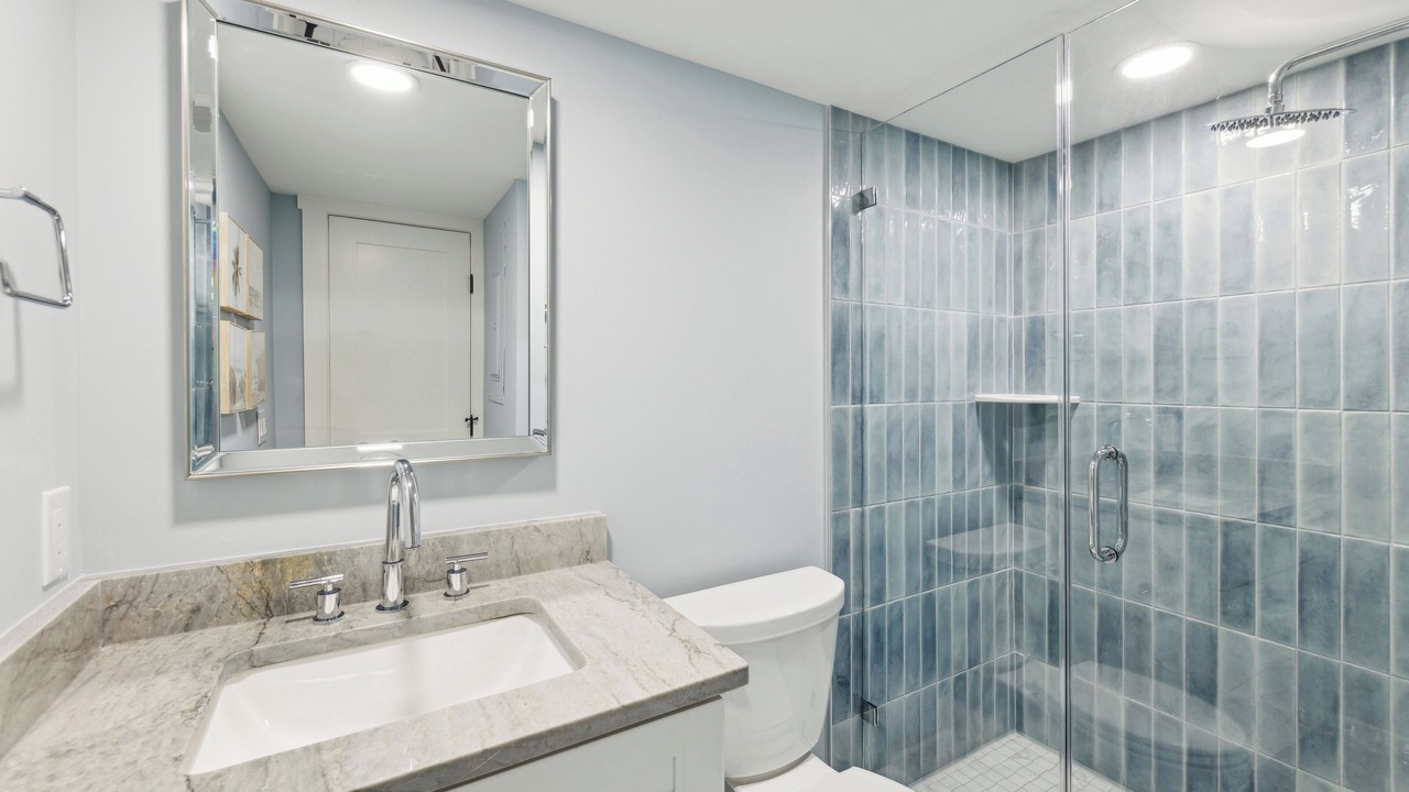 Photo of Bathroom in Night Heron