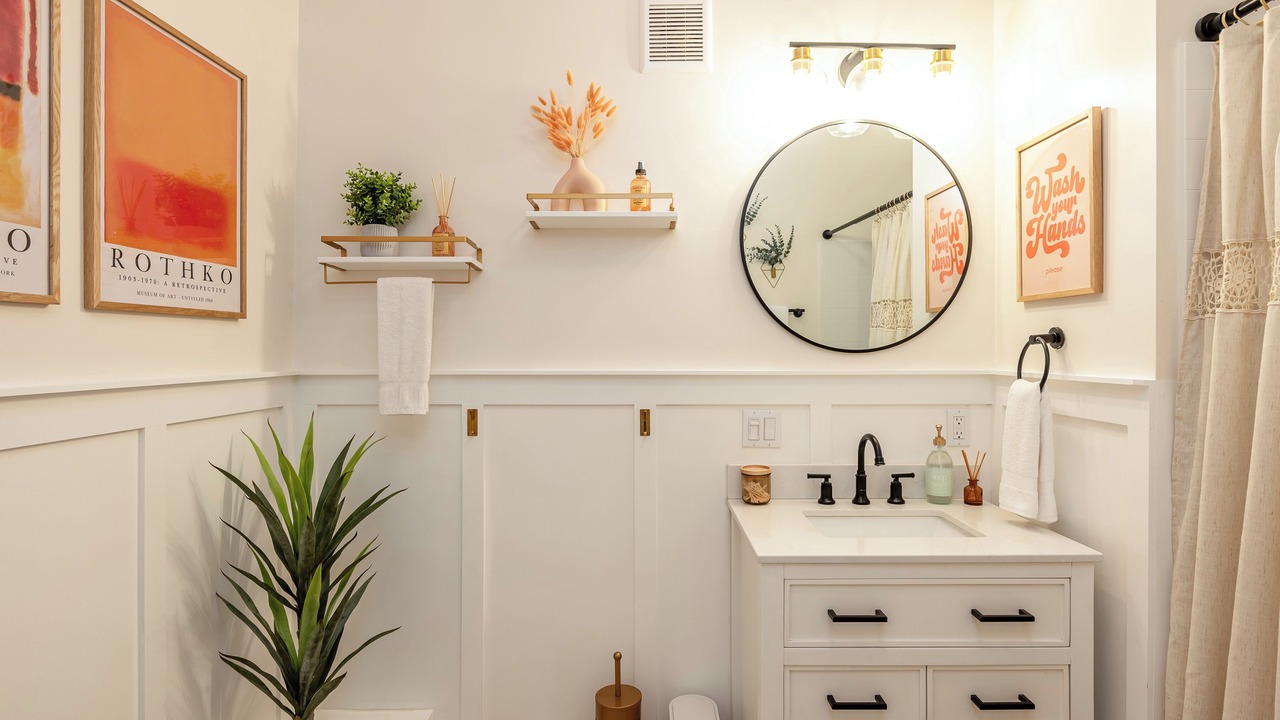 Photo of Bathroom in Calabasas