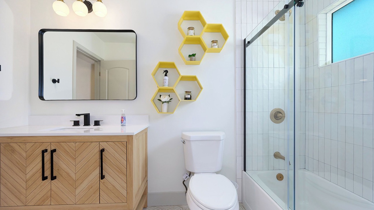 Photo of Bathroom in Silver Strand