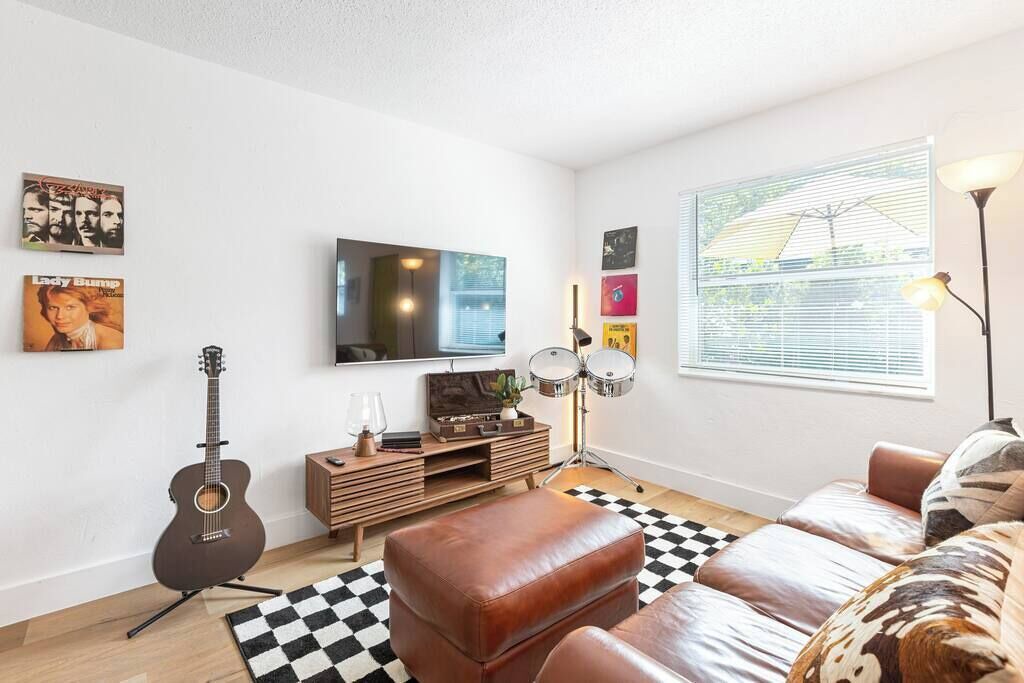 Photo of Livingroom in Sailboat Bend