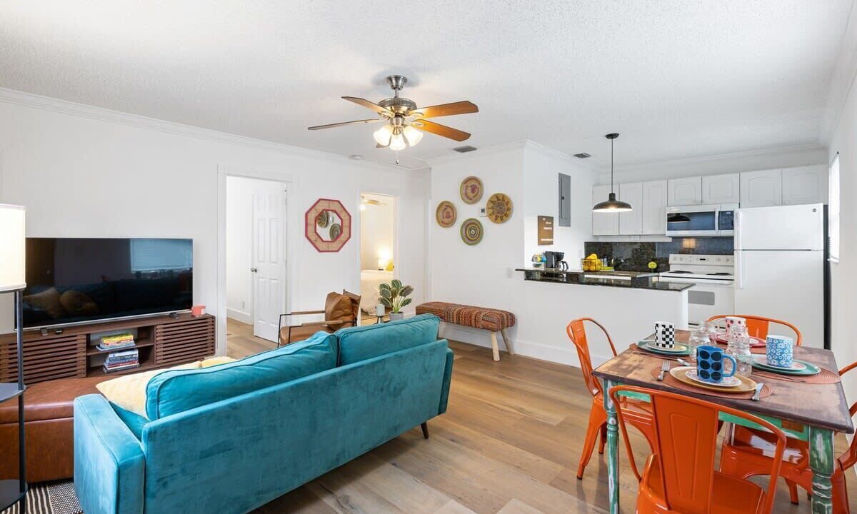 Photo of Livingroom in Sailboat Bend