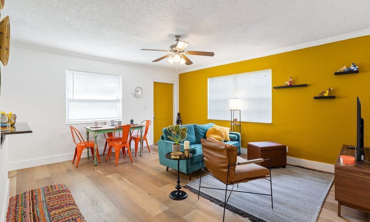 Photo of Livingroom in Sailboat Bend