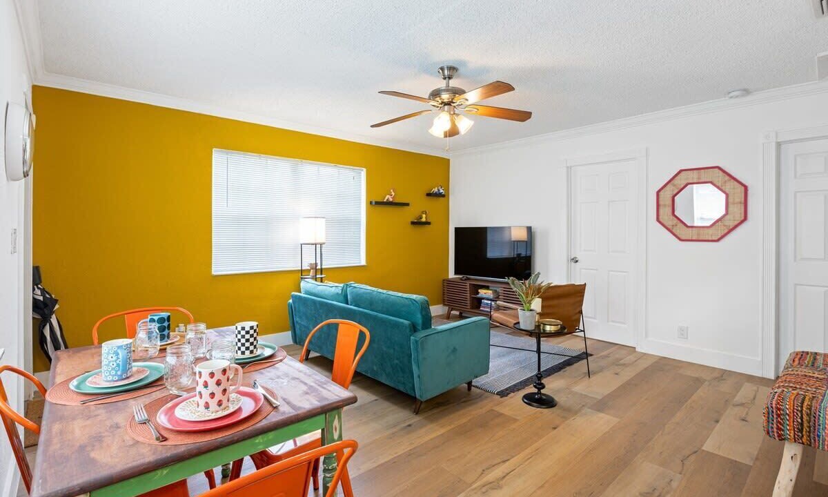 Photo of Livingroom in Sailboat Bend