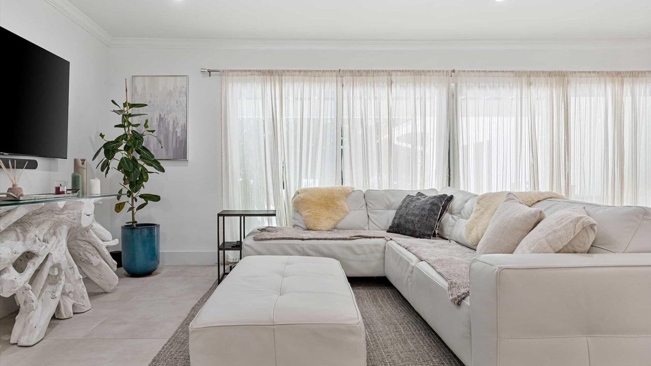 Photo of Livingroom in Dolphin Isles