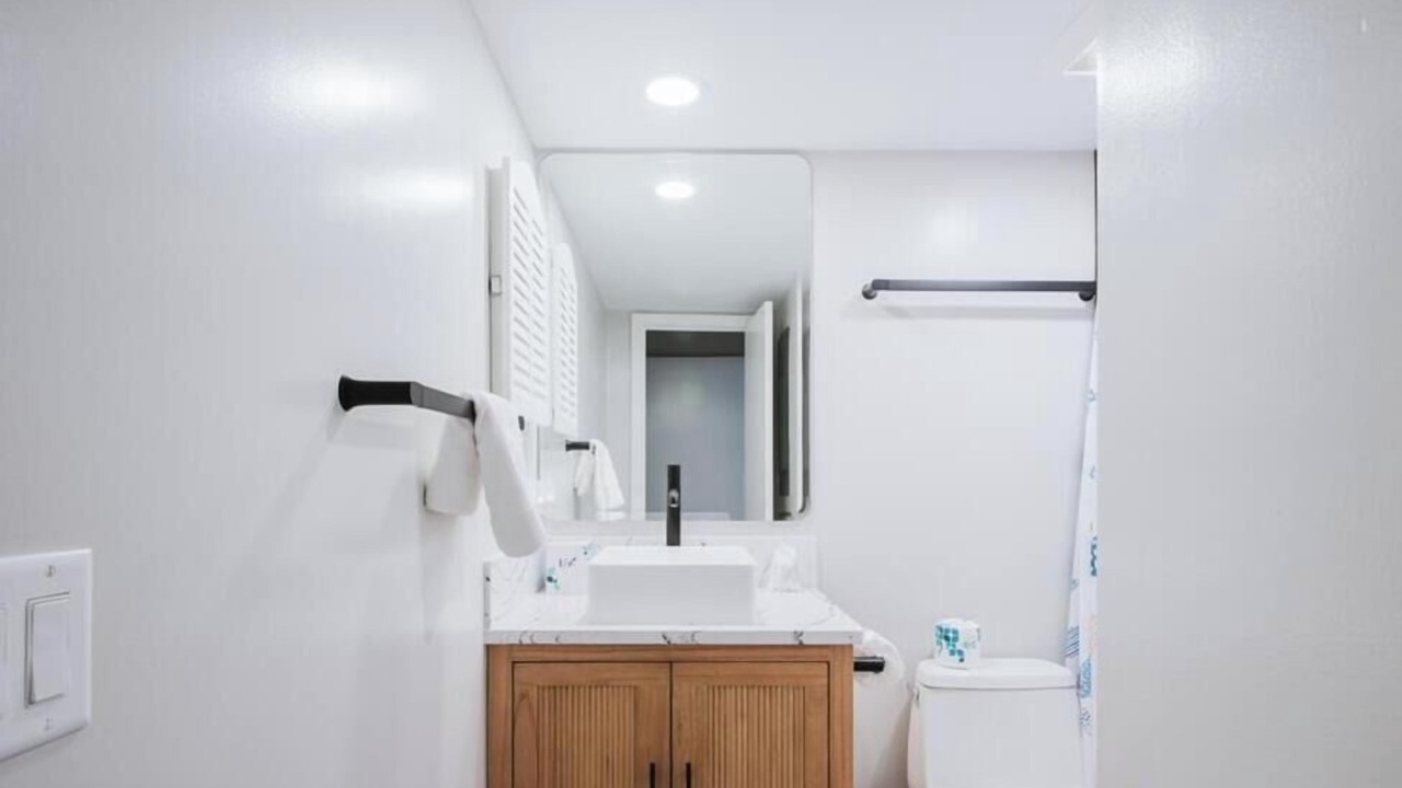 Photo of Bathroom in Night Heron