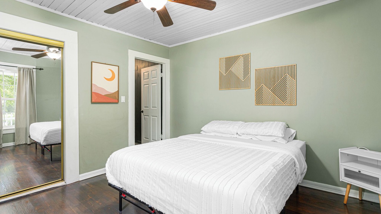 Photo of Bedroom in Old Irving Park