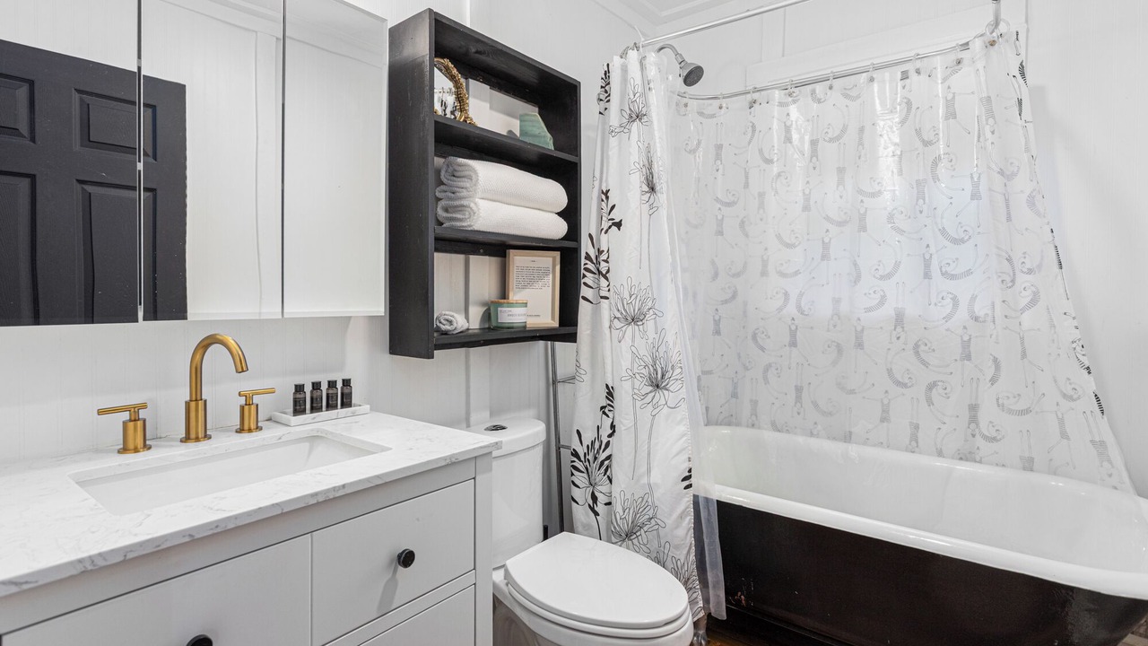 Photo of Bathroom in Old Irving Park
