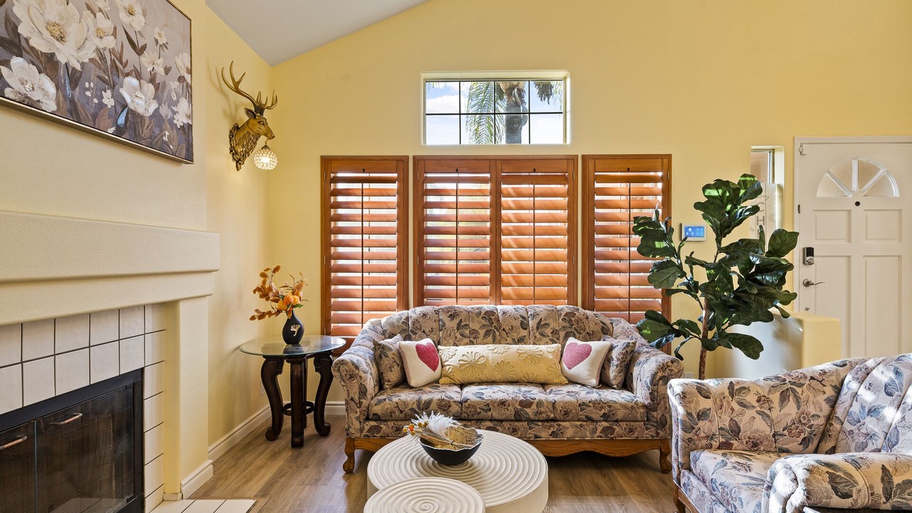Photo of Livingroom in Corona