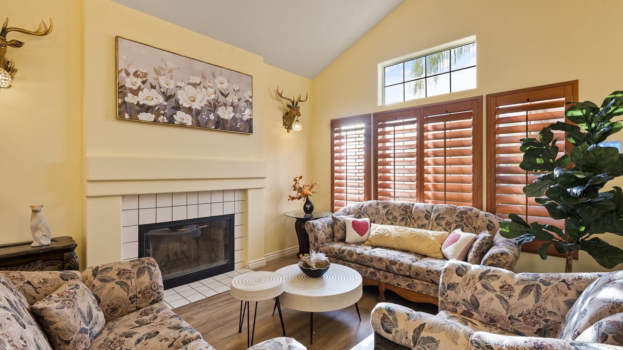 Photo of Livingroom in Corona