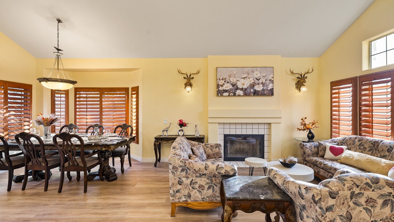 Photo of Livingroom in Corona