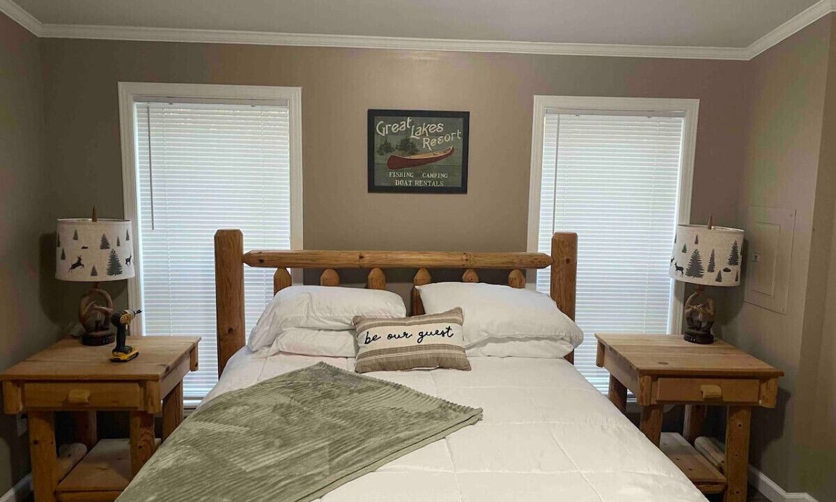 Photo of Bedroom in Lake Arrowhead