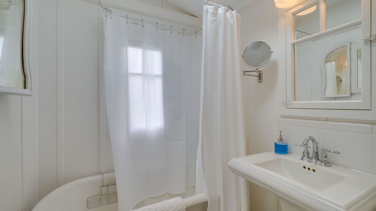 Photo of Bathroom in Ventura