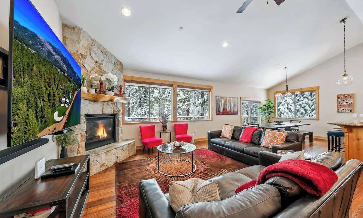 Photo of Livingroom in Pioneer Trail