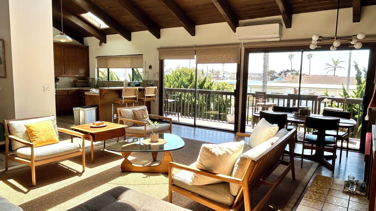 Photo of Livingroom in Pierpont Bay