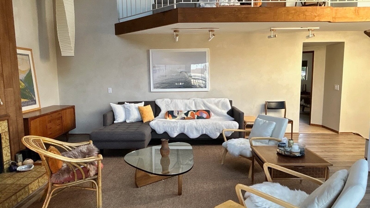 Photo of Livingroom in Pierpont Bay