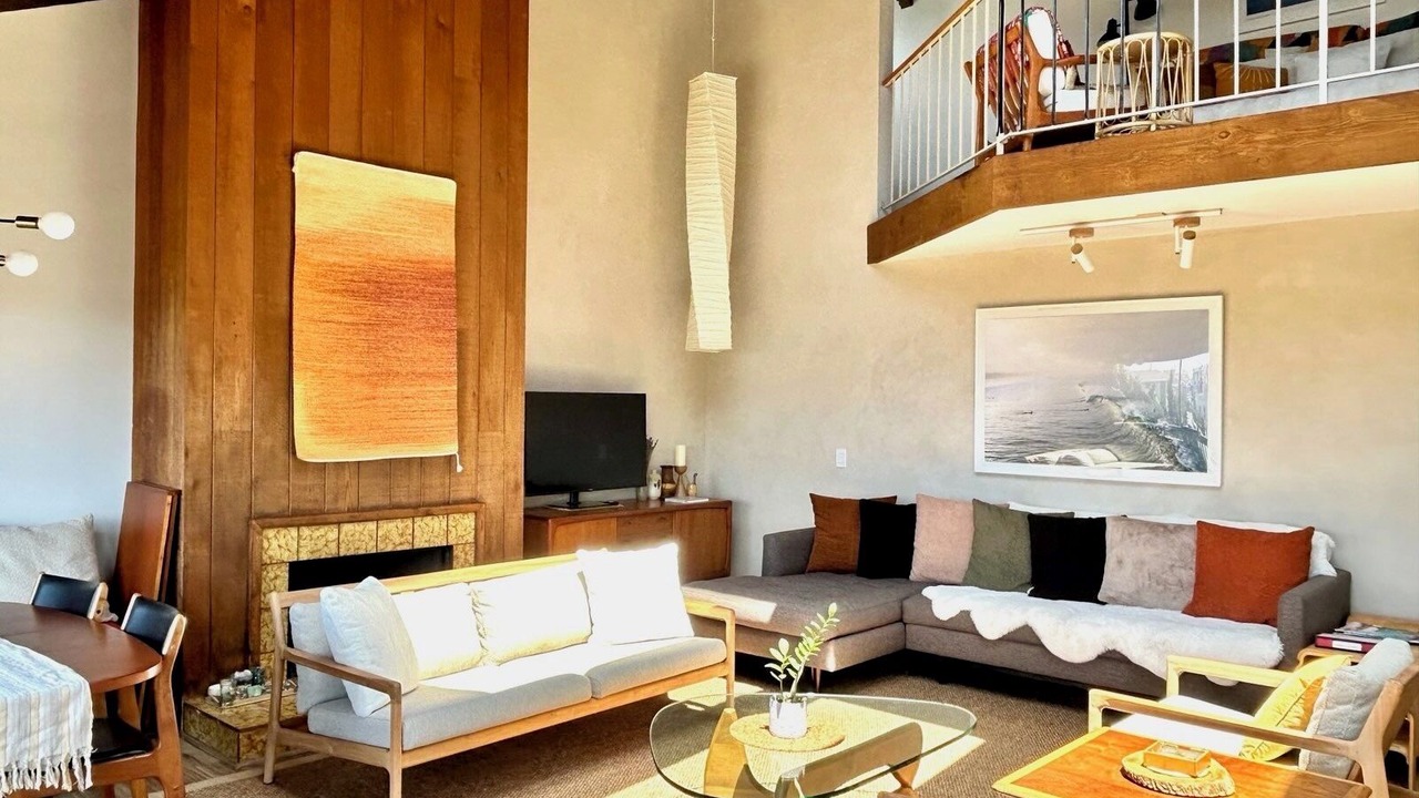Photo of Livingroom in Pierpont Bay