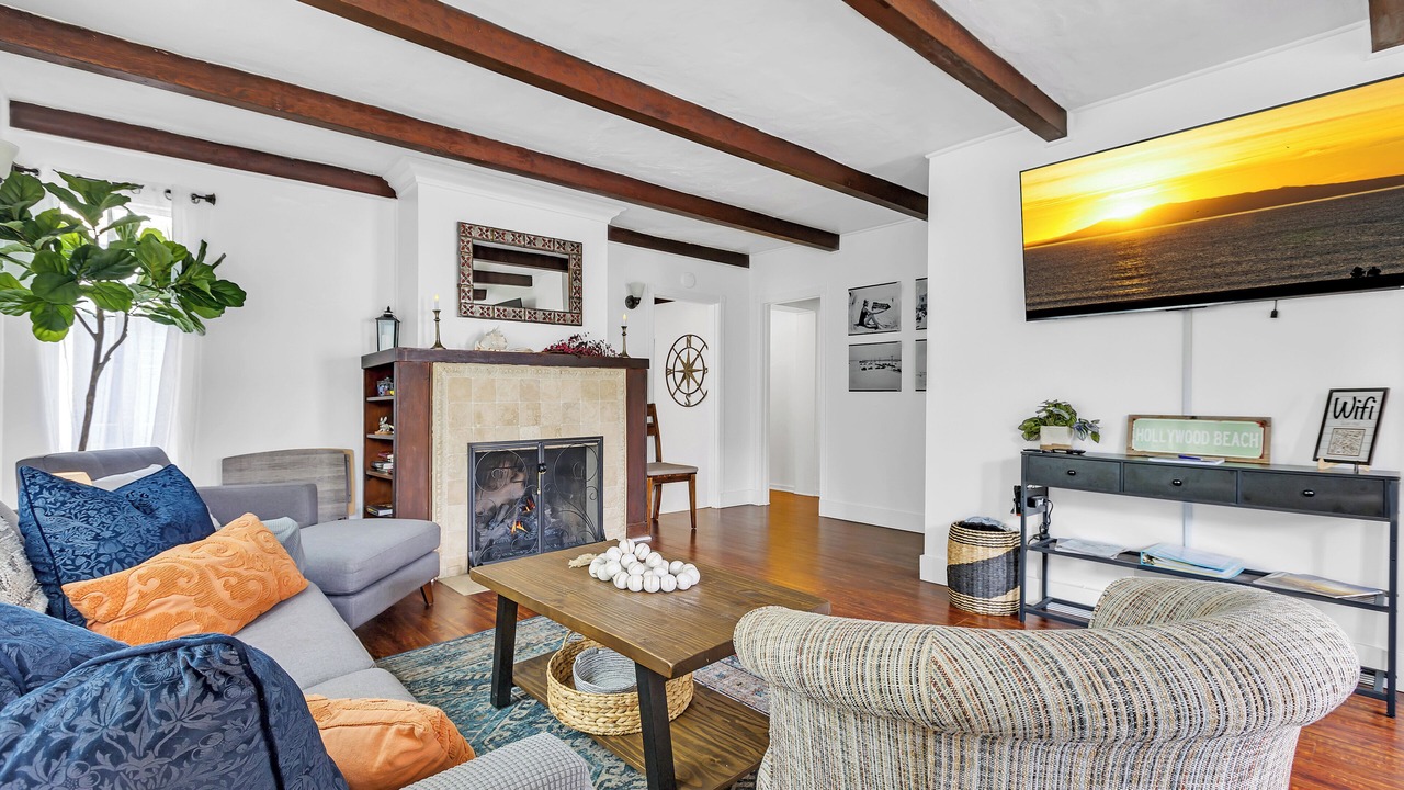 Photo of Livingroom in Hollywood